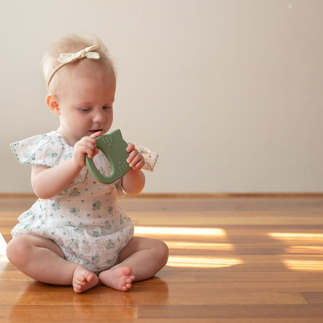 Our silicone cat teething ring in Sage